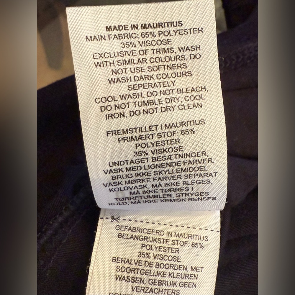 GYMSHARK Black XS Asymmetrical Hem T Shirt Active Workout Side Slit Lightweight - Picture 10 of 10